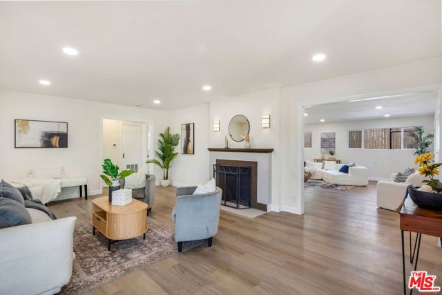 4933 W 20th Street, Los Angeles CA: https://media.crmls.org/mediaz/c4c944e8-fdb2-42ef-a18c-01c5fe3582f7.jpg