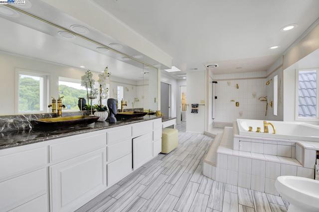 10705 Dublin Canyon Rd, Pleasanton CA: https://media.crmls.org/mediaz/c4c9eb2d-0390-4e58-9b4c-ac149ec0a56d.jpg