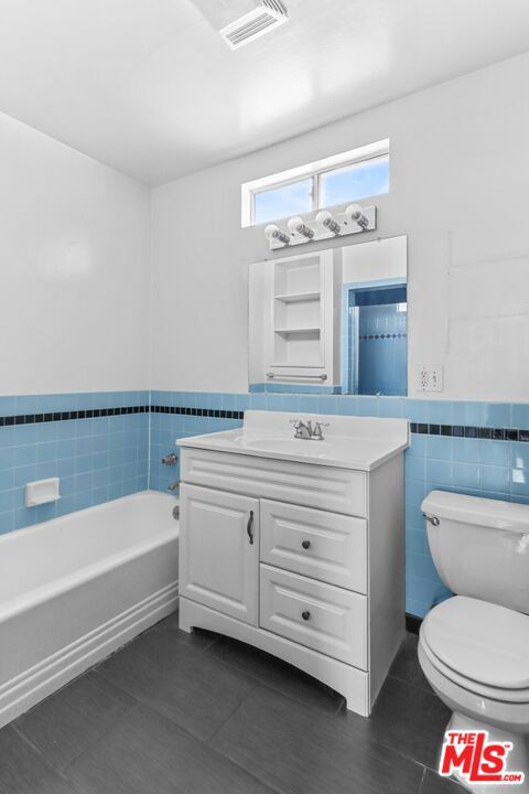 2652 Stoner Avenue, Los Angeles CA: https://media.crmls.org/mediaz/c4ca6774-b034-401d-a3a0-7ffec9b87994.jpg