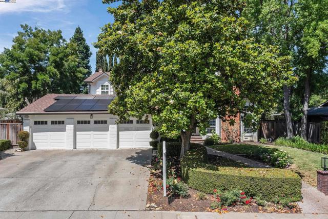 519 Ellesmere Dr, Walnut Creek CA: https://media.crmls.org/mediaz/c4ca9551-9e46-46dd-bd10-60cb78051a78.jpg