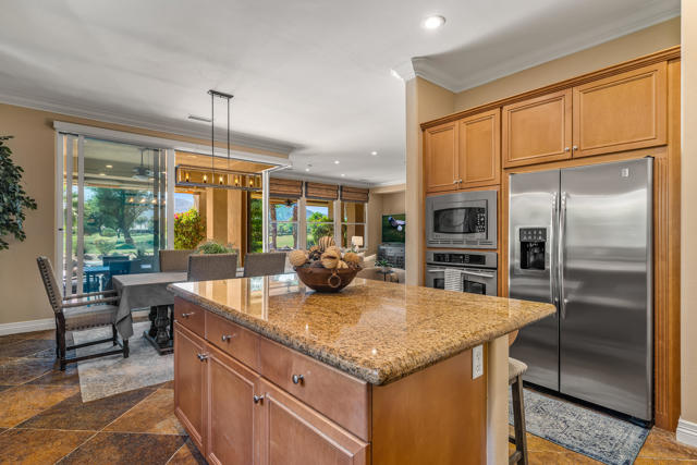 56925 Mountain, La Quinta CA: https://media.crmls.org/mediaz/c4cab802-456f-486e-995f-baa4b5360155.jpg