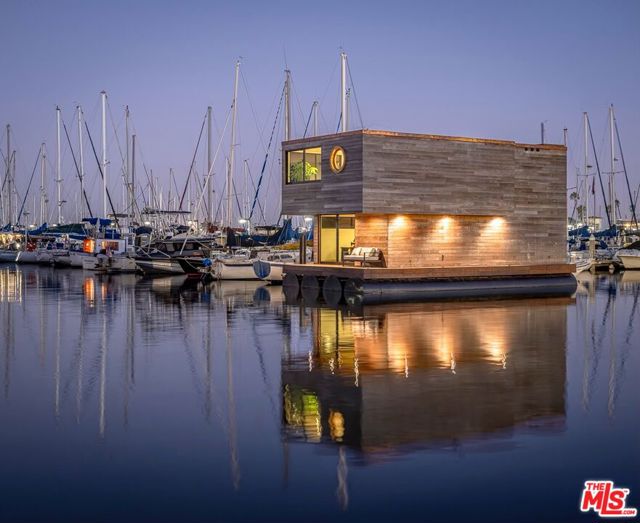 0 Santa Barbara Harbor, Marina 3c, Slip St-13, Santa Barbara CA: https://media.crmls.org/mediaz/c4cae915-0b76-4f72-9032-94a717c6144b.jpg
