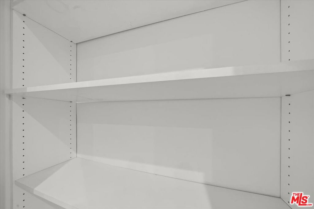 https://media.crmls.org/mediaz/c4cb5862-8ac9-4109-8d98-aba42eac2adc.jpg?preset=X-Large