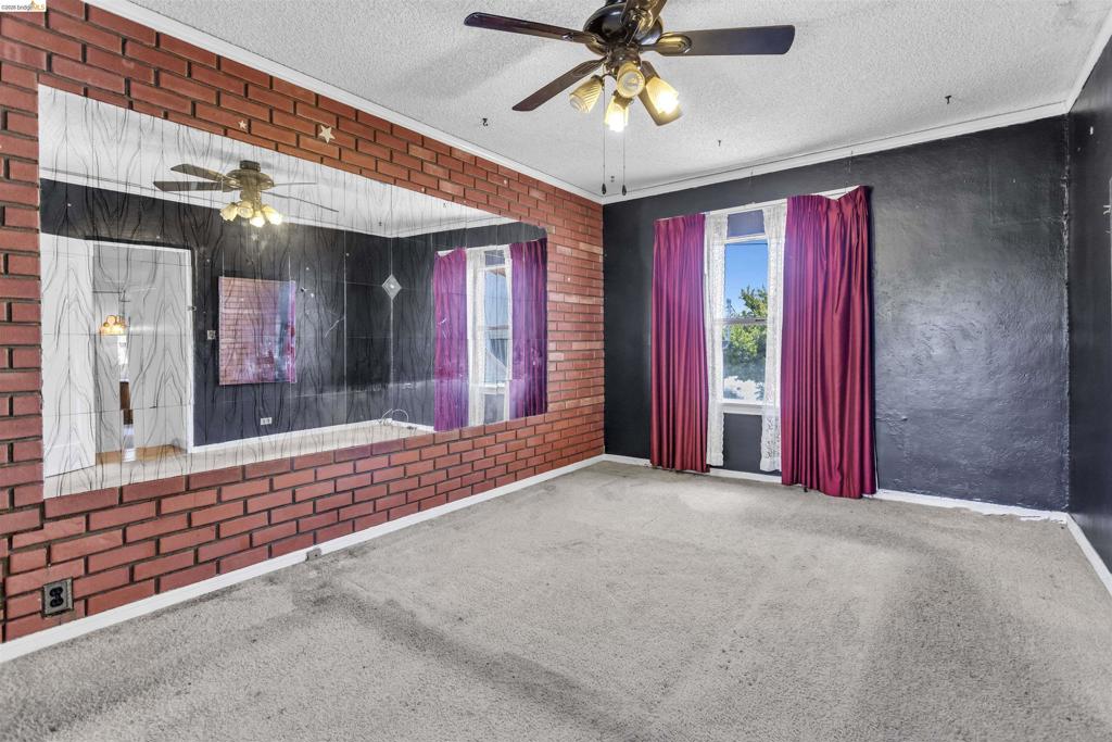 https://media.crmls.org/mediaz/c4cbc0a8-4433-4670-873b-8f75e5391644.jpg?preset=X-Large