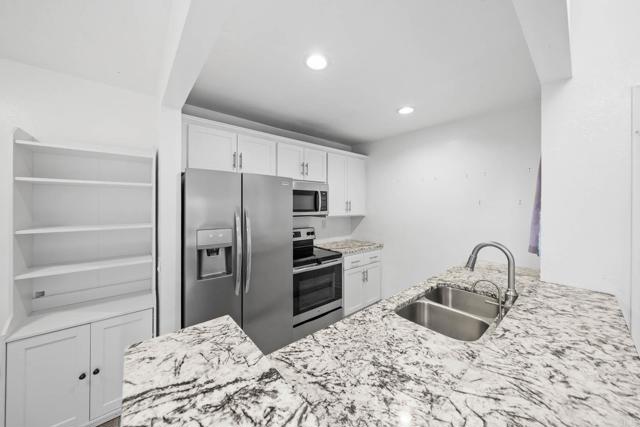 Detail Gallery Image 5 of 32 For 2920 Briarwood Rd #G12,  Bonita,  CA 91902 - 1 Beds | 1 Baths