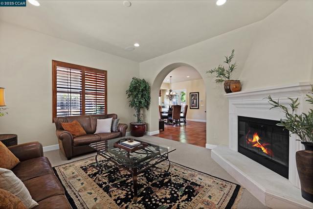 2222 Creekview Pl, Danville CA: https://media.crmls.org/mediaz/c4cbc452-8cf2-4769-b771-cad113b6f64f.jpg
