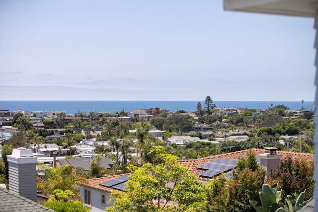 579 Hygeia Ave, Encinitas CA: https://media.crmls.org/mediaz/c4cc7b56-0b88-4ea0-8a9e-f6d6829954d0.jpg