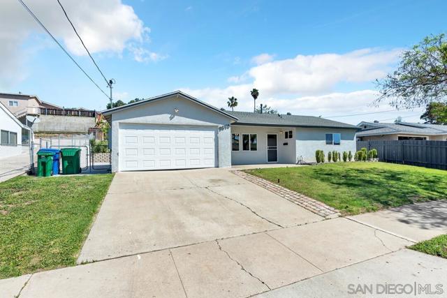 9548 Abbeyfield Rd, Santee CA: https://media.crmls.org/mediaz/c4cc9d48-16e7-431b-b198-283a7d2ca148.jpg
