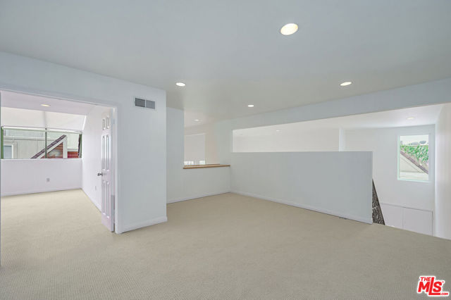 4250 Via Dolce, Marina del Rey CA: https://media.crmls.org/mediaz/c4ccdeb2-b44e-4613-b6cb-55e3d8aa308b.jpg