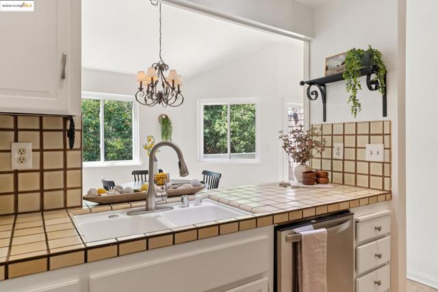 5 Harwich Walk, Pleasant Hill CA: https://media.crmls.org/mediaz/c4cd078b-6ac6-4cd4-9d13-16833cf0d9dc.jpg