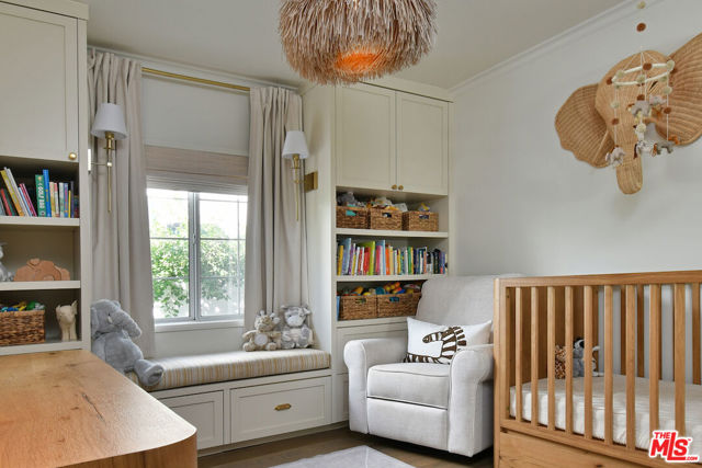 18033 Rosita Street, Encino CA: https://media.crmls.org/mediaz/c4cd7fdb-dcc0-4a95-9872-463f1698129f.jpg