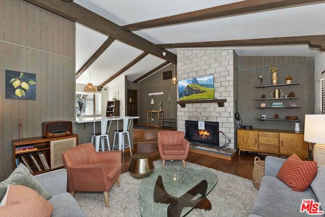 779 Villa Grove Avenue, Big Bear City CA: https://media.crmls.org/mediaz/c4cd8383-d088-4609-97ff-9f6f3a4cb850.jpg