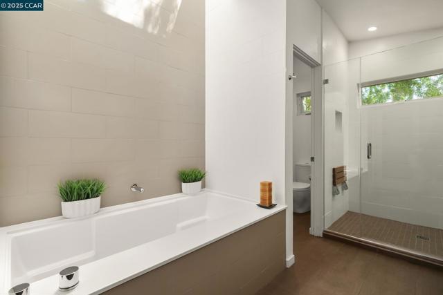 68 Terrace Rd, Walnut Creek CA: https://media.crmls.org/mediaz/c4cd93ec-1c91-48d8-a308-b2e9a233e532.jpg