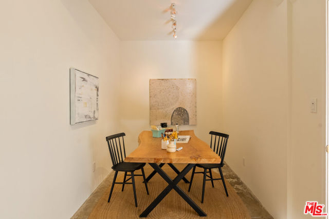 6026 Graciosa Drive, Los Angeles CA: https://media.crmls.org/mediaz/c4cdc43c-d7cb-401c-a193-386caac310cb.jpg