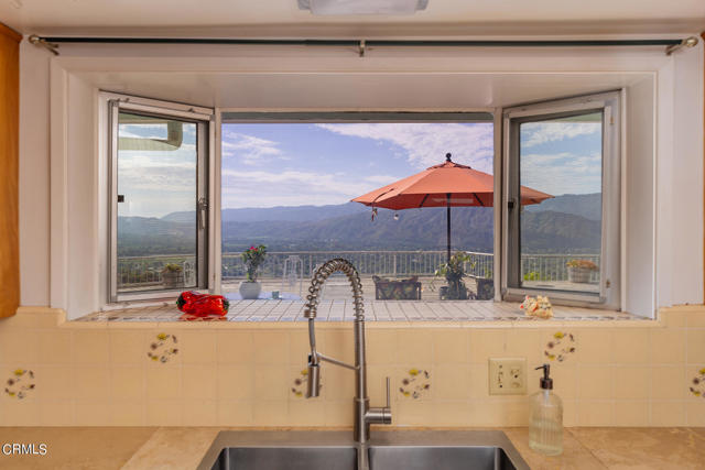1207 N Signal Street, Ojai CA: https://media.crmls.org/mediaz/c4cdeb80-dc5e-4900-80ea-885c44f4ca93.jpg