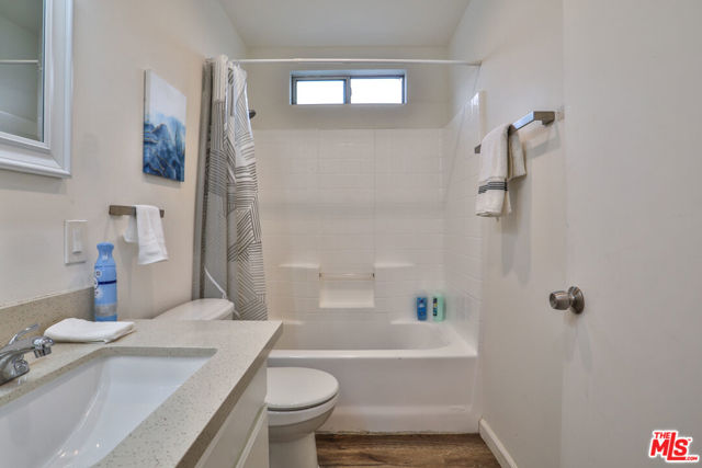 1540 N Bronson Avenue, Los Angeles CA: https://media.crmls.org/mediaz/c4ce4684-a5de-4baf-820c-bf8eb28dae15.jpg