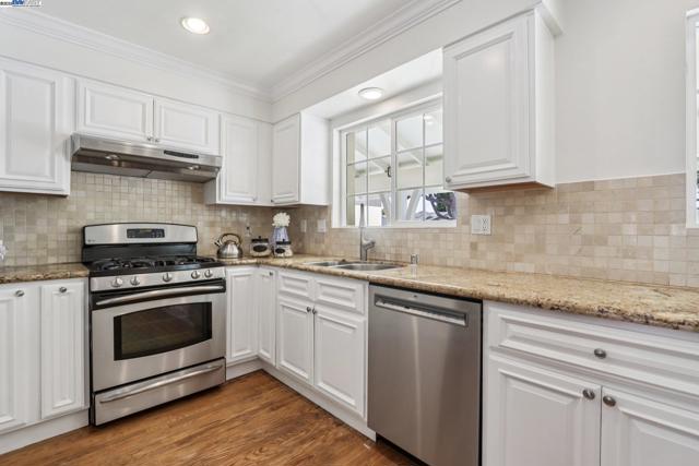 35120 Cardiff Street, Newark CA: https://media.crmls.org/mediaz/c4ce5ea6-3554-45a9-bbf7-8553b9678aa8.jpg