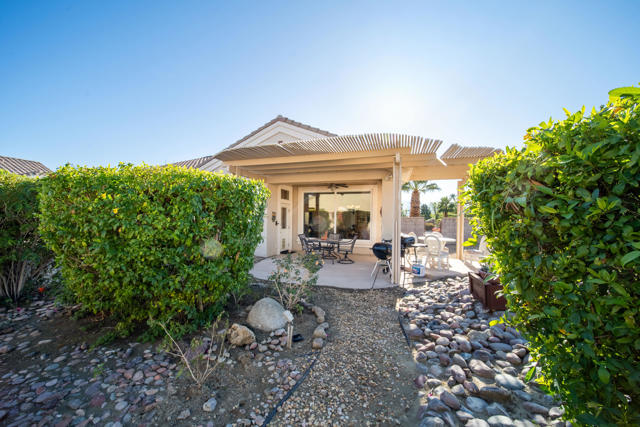 37718 Medjool Avenue, Palm Desert CA: https://media.crmls.org/mediaz/c4cf6383-f2b7-408f-b51f-5cde1554772c.jpg