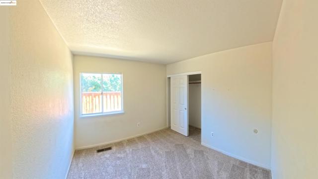 841 Windmeadows Dr, Brentwood CA: https://media.crmls.org/mediaz/c4cfef3a-9db2-4519-aa09-30ecd01832f2.jpg
