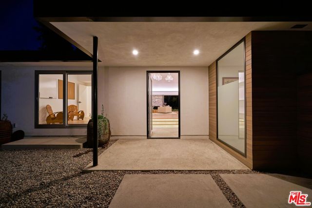 6342 Innsdale Drive, Los Angeles CA: https://media.crmls.org/mediaz/c4d0176e-7a6c-4598-aad7-95e91ac8e9c0.jpg