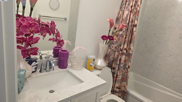 4709 Iron Bird Dr, Folsom CA: https://media.crmls.org/mediaz/c4d07bde-e071-4b9a-ac61-b601089cf923.jpg