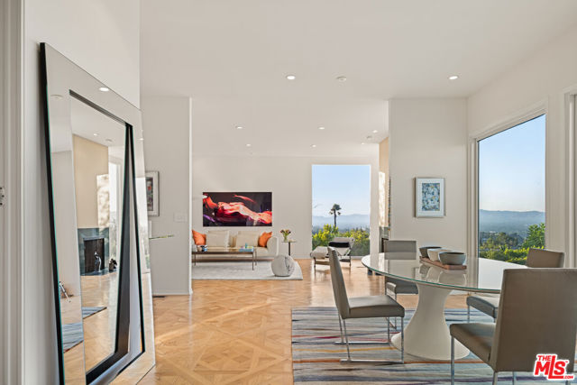 3340 Scadlock Lane, Sherman Oaks CA: https://media.crmls.org/mediaz/c4d0ffd4-f93d-4ccb-a805-232cdba6b253.jpg