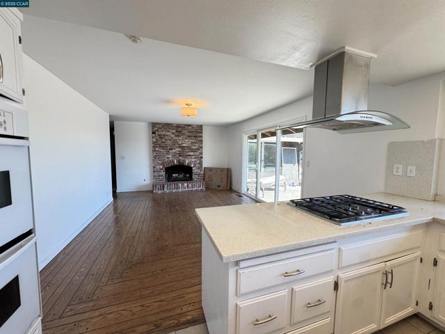 269 Birchwood Dr, Moraga CA: https://media.crmls.org/mediaz/c4d14ce6-0de1-48e7-a232-17902a7fc5eb.jpg