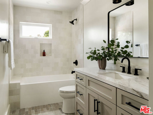1456 Hepner Avenue, Los Angeles CA: https://media.crmls.org/mediaz/c4d15620-54f4-48f5-aa5e-e8b767544387.jpg