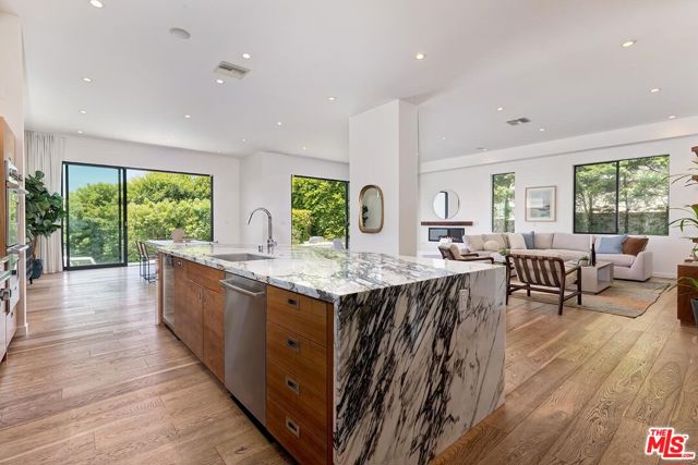 3571 Colonial Avenue, Los Angeles CA: https://media.crmls.org/mediaz/c4d16b09-428a-4ae4-aae0-8a22aa367254.jpg