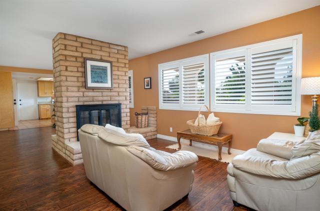 2826 Calle De Malibu, Escondido CA: https://media.crmls.org/mediaz/c4d1bd1e-ca05-48bb-81de-1164134b57fa.jpg