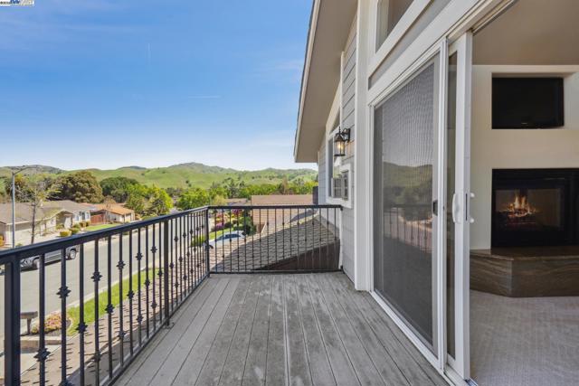 367 Mt Washington Way, Clayton CA: https://media.crmls.org/mediaz/c4d1ee0a-698f-4815-8de3-01994f3ac7b5.jpg