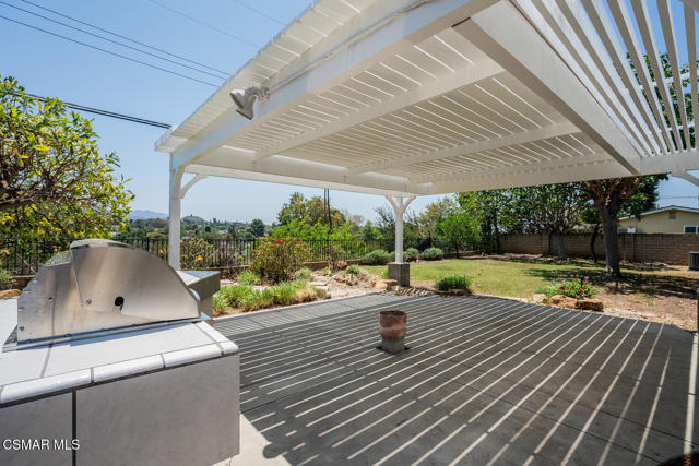 86 Teasdale Street, Thousand Oaks CA: https://media.crmls.org/mediaz/c4d21f38-bc22-4e06-8133-1f5c05d9ef12.jpg