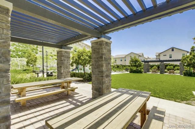 2769 Overlook Point Dr, Escondido CA: https://media.crmls.org/mediaz/c4d301a8-17dc-408d-99c5-07bebf1db467.jpg