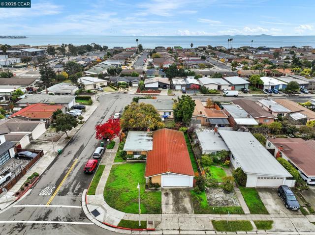 1246 Otis Dr, Alameda CA: https://media.crmls.org/mediaz/c4d3f7f1-8824-4ba1-bf61-3d07b4256606.jpg