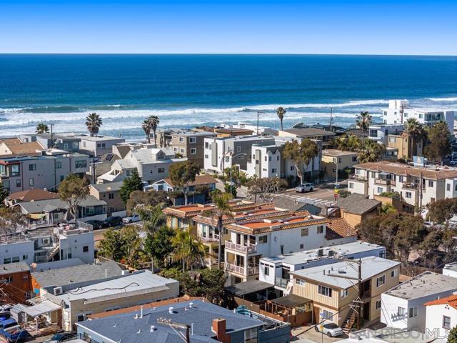814 Kingston Ct, San Diego CA: https://media.crmls.org/mediaz/c4d43c54-021e-4249-b1bf-471bfb99b0a2.jpg