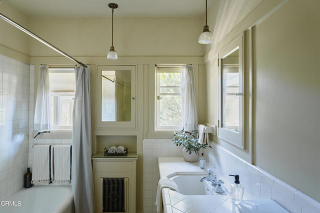 402 Lynn Drive, Ventura CA: https://media.crmls.org/mediaz/c4d4c6ec-9552-4724-8bca-3467bafa1d5c.jpg