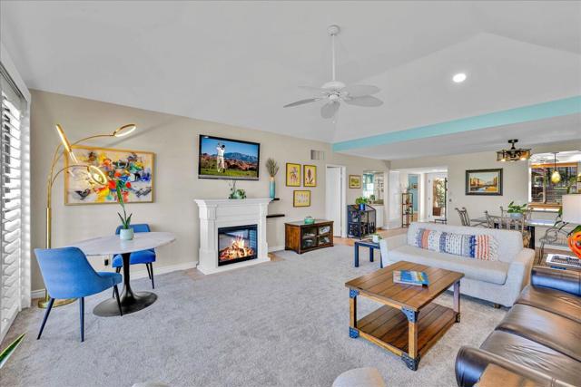 43 Sunrise Drive, Rancho Mirage CA: https://media.crmls.org/mediaz/c4d4f257-b25b-450a-a3cf-572cefd6fd6b.jpg