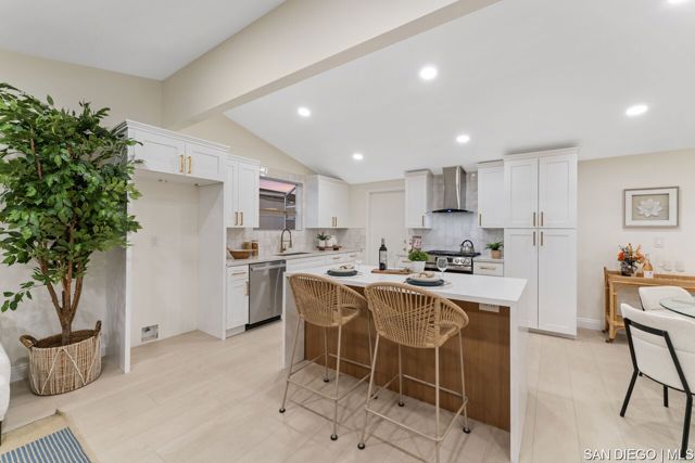 3424 Lockwood DR, San Diego CA: https://media.crmls.org/mediaz/c4d57881-a1ac-466a-affa-98085aebbf7f.jpg