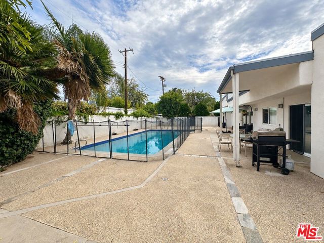 10400 Canby Avenue photo 15