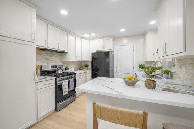 362 N Murphy Avenue, Sunnyvale CA: https://media.crmls.org/mediaz/c4d674fd-06fa-4ed8-b95e-9431ef34a7ab.jpg