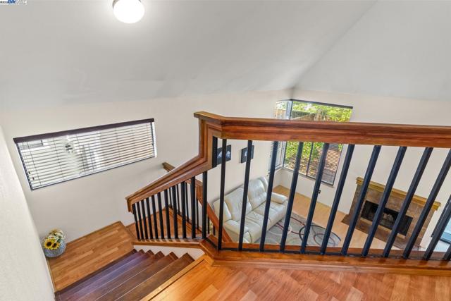 35 Leonard Ct, Alameda CA: https://media.crmls.org/mediaz/c4d6b872-6717-46e6-99d3-c40a023b5382.jpg