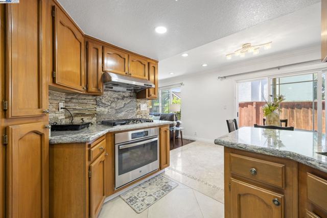 Image 13 of 34 For 2859 El Capitan Dr