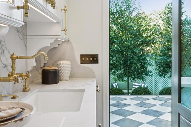 Image 53 of 60 For 906 Paramount Rd