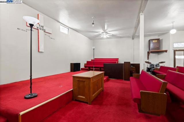 3003 School St, Oakland CA: https://media.crmls.org/mediaz/c4d74f68-ca48-4d45-8691-2cd52f61c373.jpg