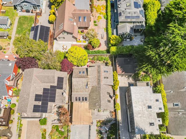 1025 Tamarind Street, Montara CA: https://media.crmls.org/mediaz/c4d81b89-41cf-46a4-b6bd-ec7266ee2d0d.jpg