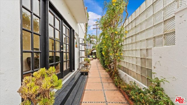 12440 Walsh Avenue, Los Angeles CA: https://media.crmls.org/mediaz/c4d885fe-4a24-4512-81c0-d614f4fdd894.jpg