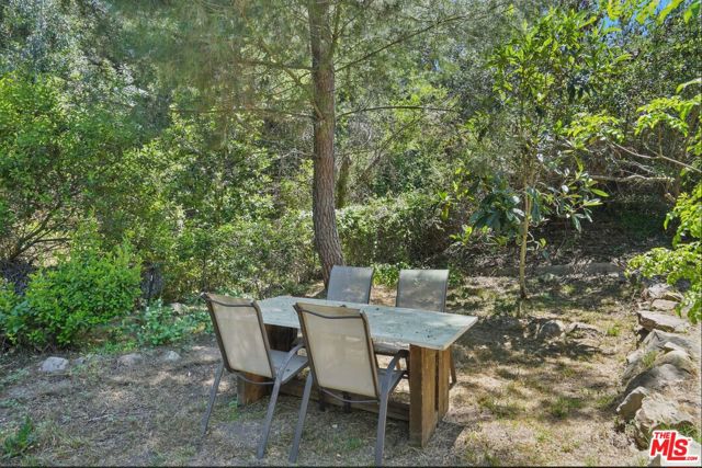 1527 Bainum Drive, Topanga CA: https://media.crmls.org/mediaz/c4d8e4fc-6504-457d-8976-a2931563eaec.jpg