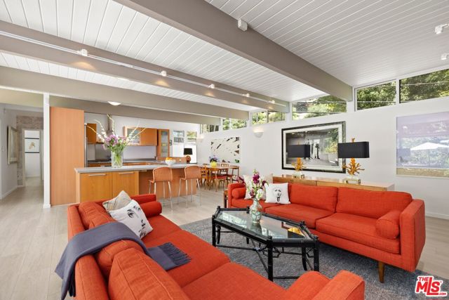 2509 Greenvalley Road, Los Angeles CA: https://media.crmls.org/mediaz/c4d8fa54-fa1b-4c8f-940a-239e4c271bc0.jpg
