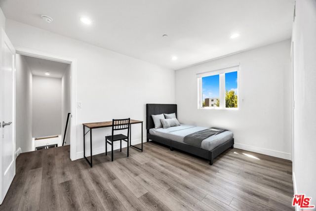 1269 W 36th Street, Los Angeles CA: https://media.crmls.org/mediaz/c4d92690-df8f-4d8e-ad6d-fb6f4e6ef069.jpg