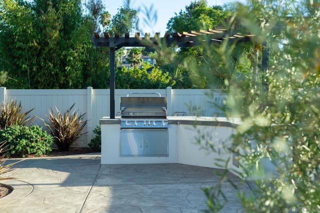 1525 Manzanita Hollows, Vista CA: https://media.crmls.org/mediaz/c4d9a146-aa87-4458-ad1e-70f7e3b1fd6a.jpg